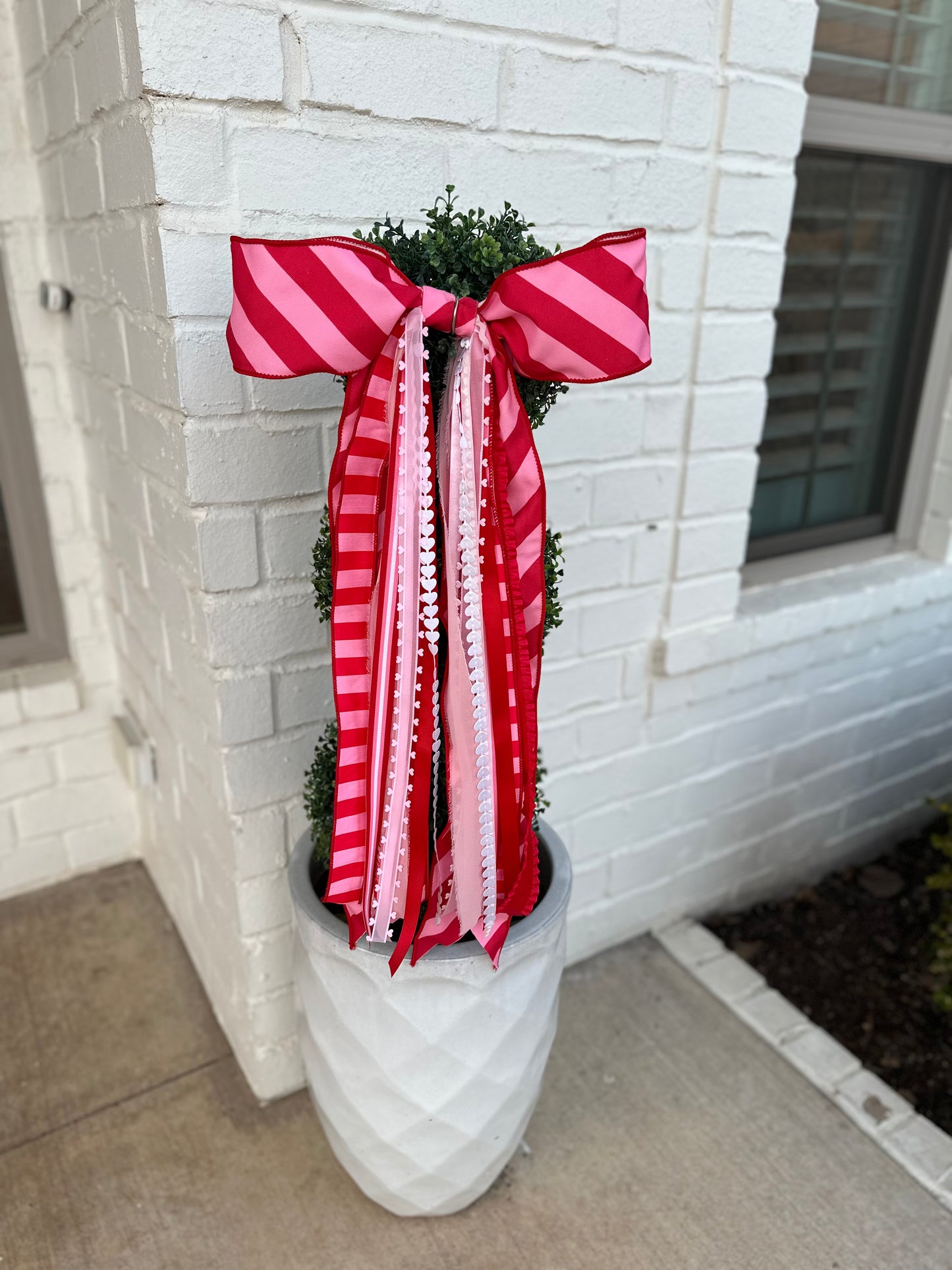 CANDY STRIPE VALENTINE BOWBIN