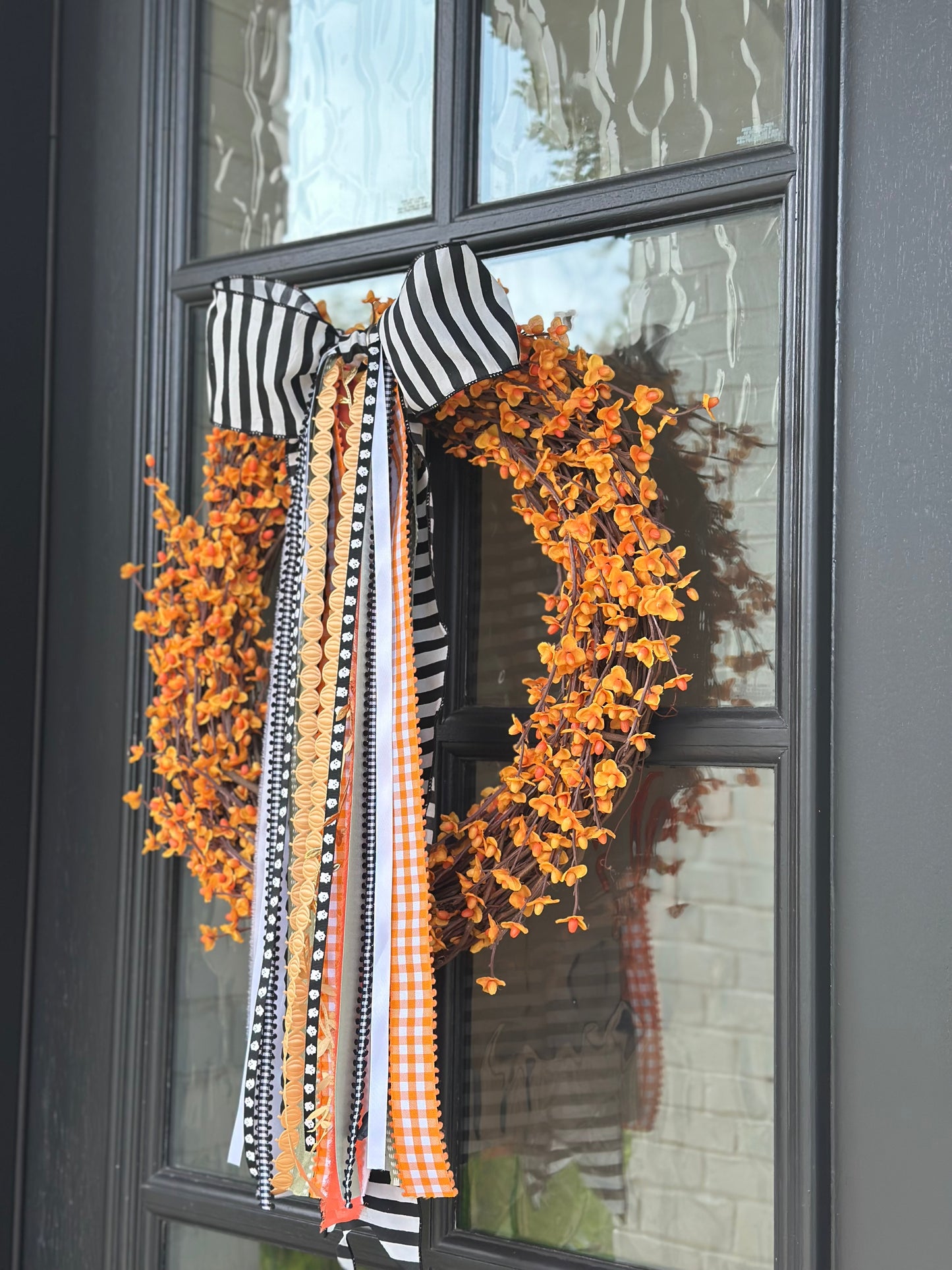 SPOOKY CHIC WREATH